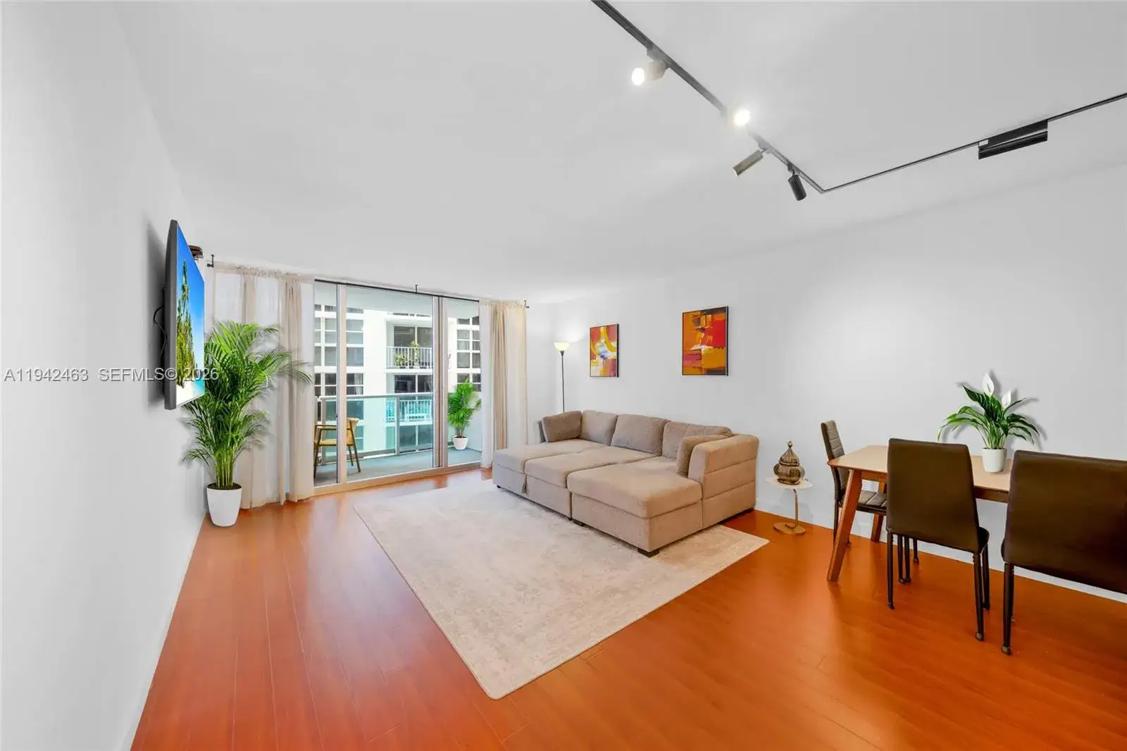 1 bedroom 1 bath Residential for sale at 1200 West Ave # 422, Miami Beach FL 33139