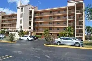 2 bedroom 2 bath Residential for sale at 10155 NW 9th St Cir # 507, Miami FL 33172