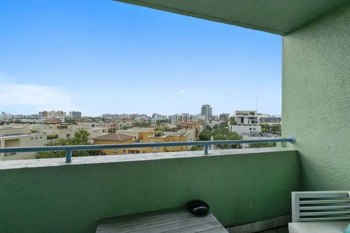 1 bedroom 1 bath Residential for sale at 90 Alton Rd # 807, Miami Beach FL 33139