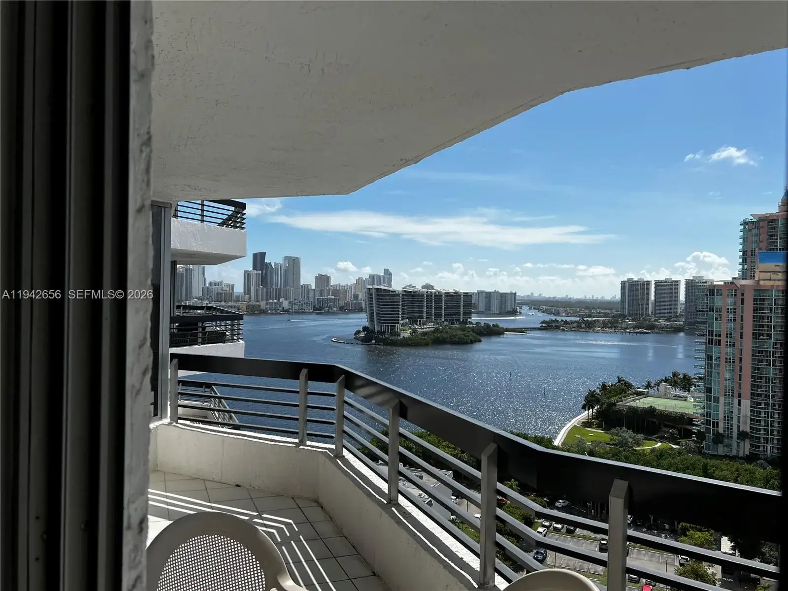 2 bedroom 2 bath Residential for sale at 3400 NE 192nd St # 2102, Aventura FL 33180