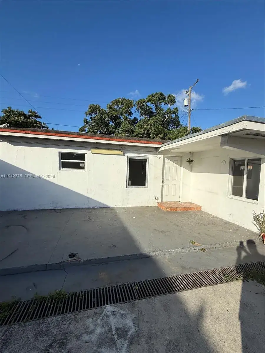 3 bedroom 2 bath Residential Lease for rent at 351 E 17th St # 353, Hialeah FL 33010