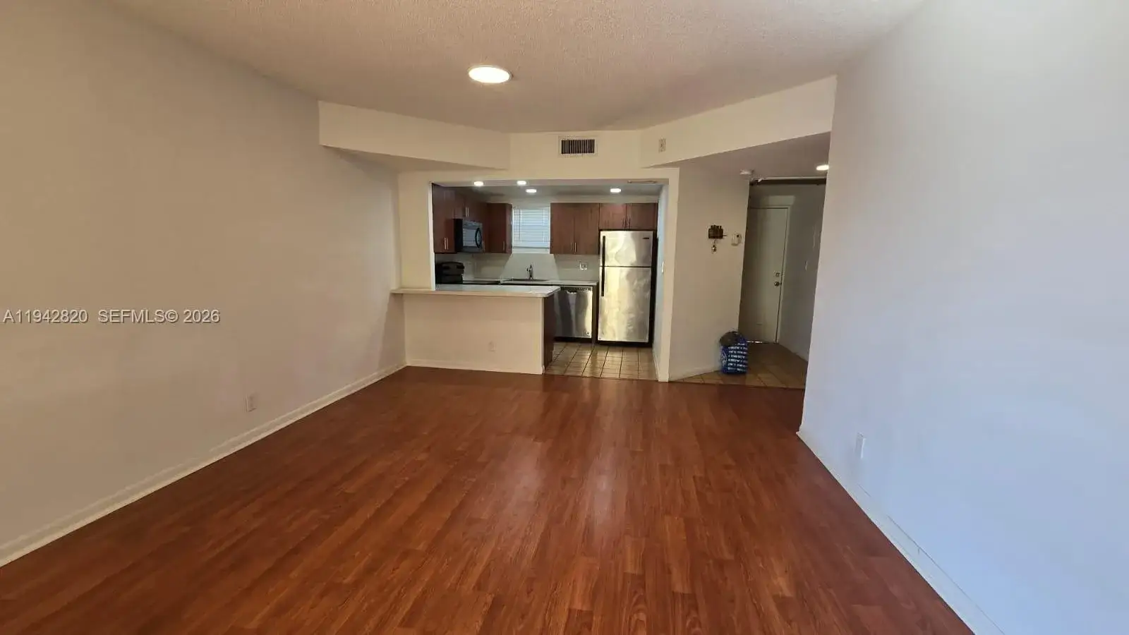 1 bedroom 1 bath Residential for sale at 8290 Lake Dr # 508, Doral FL 33166