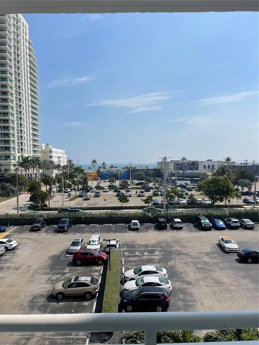 1 bedroom 1 bath Residential Lease for rent at 200 S Birch Rd # 512, Fort Lauderdale FL 33316