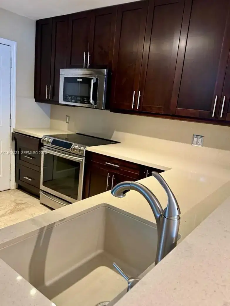 1 bedroom 1 bath Residential Lease for rent at 1400 NE 191st St # 310, Miami FL 33179