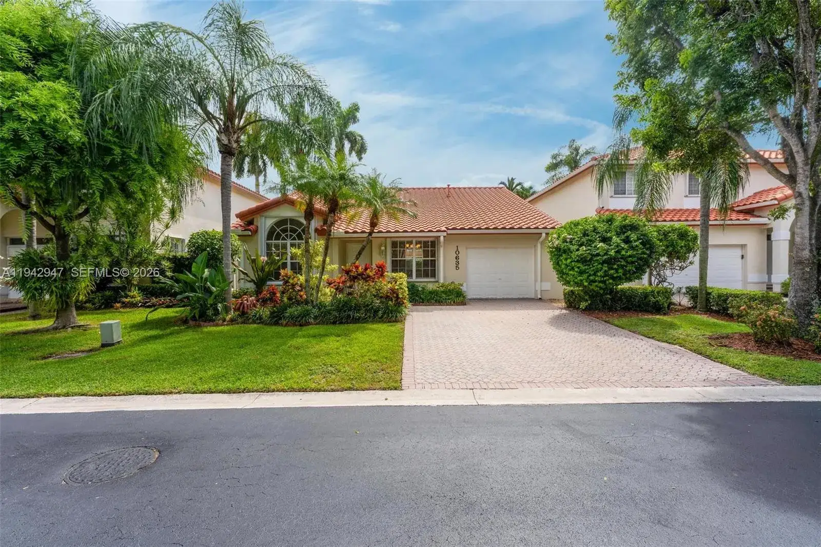 3 bedroom 2 bath Residential Lease for rent at 10635 NW 54th St, Doral FL 33178