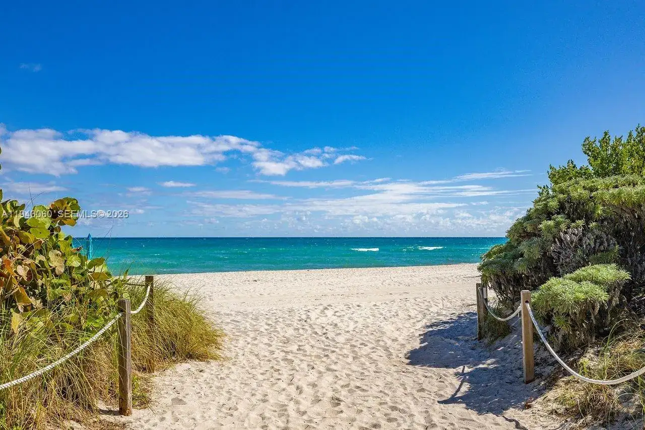 2 bedroom 2 bath Residential Lease for rent at 6767 Collins Ave # 1905, Miami Beach FL 33141