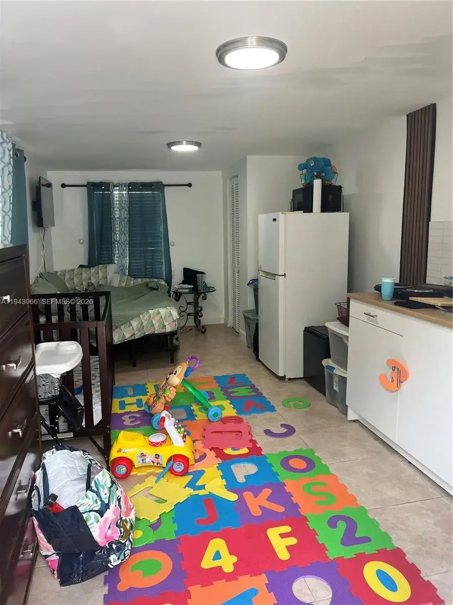 1 bedroom 1 bath Residential Lease for rent at 11201 NW 12th Ave # 2, Miami FL 33168