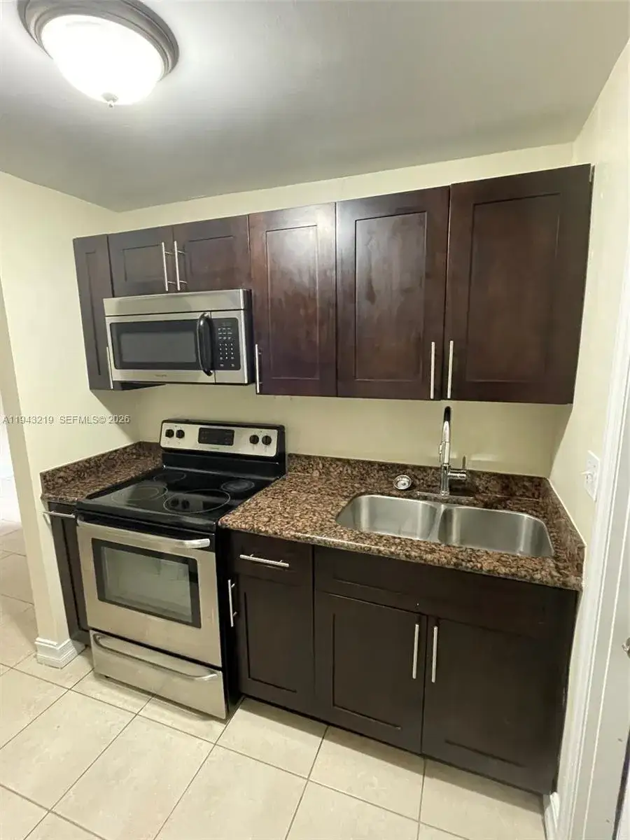 1 bedroom 1 bath Residential Lease for rent at 1642 Polk St # B, Hollywood FL 33020