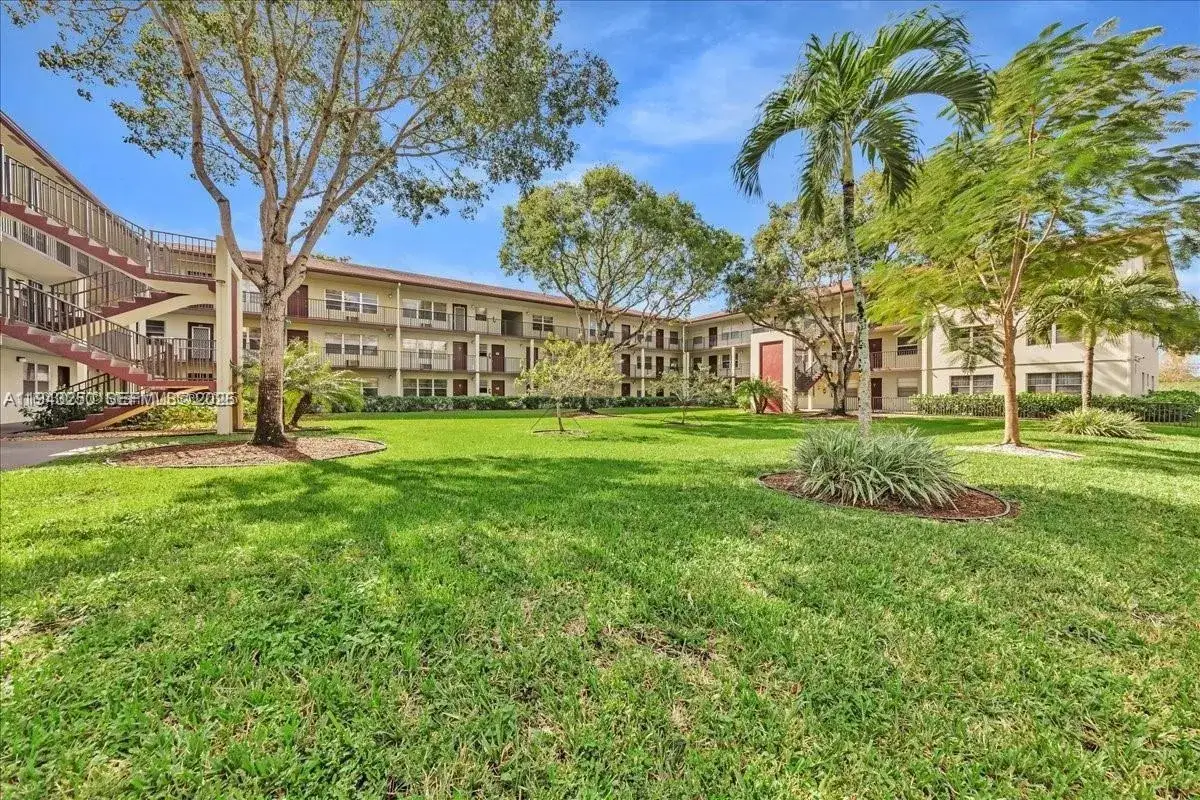 1 bedroom 1 bath Residential Lease for rent at 150 SW 134th Way # 209R, Pembroke Pines FL 33027