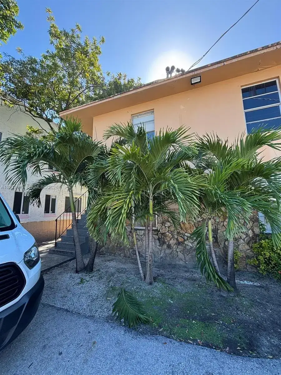 2 bedroom 1 bath Residential Lease for rent at 1320 SW 6th St # 4, Miami FL 33135