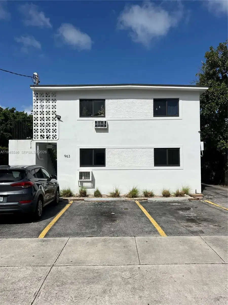 2 bedroom 1 bath Residential Lease for rent at 963 NW 5th St # 1, Miami FL 33128