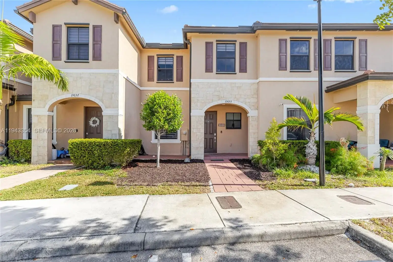 3 bedroom 2 bath Residential Lease for rent at 10653 W 32nd Ln # 10653, Hialeah FL 33018