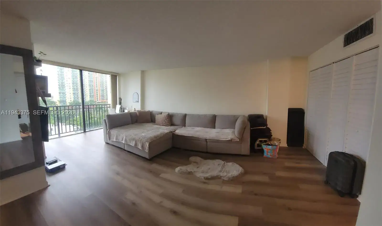 1 bedroom 1 bath Residential Lease for rent at 17021 N Bay Rd # 917, Sunny Isles Beach FL 33160