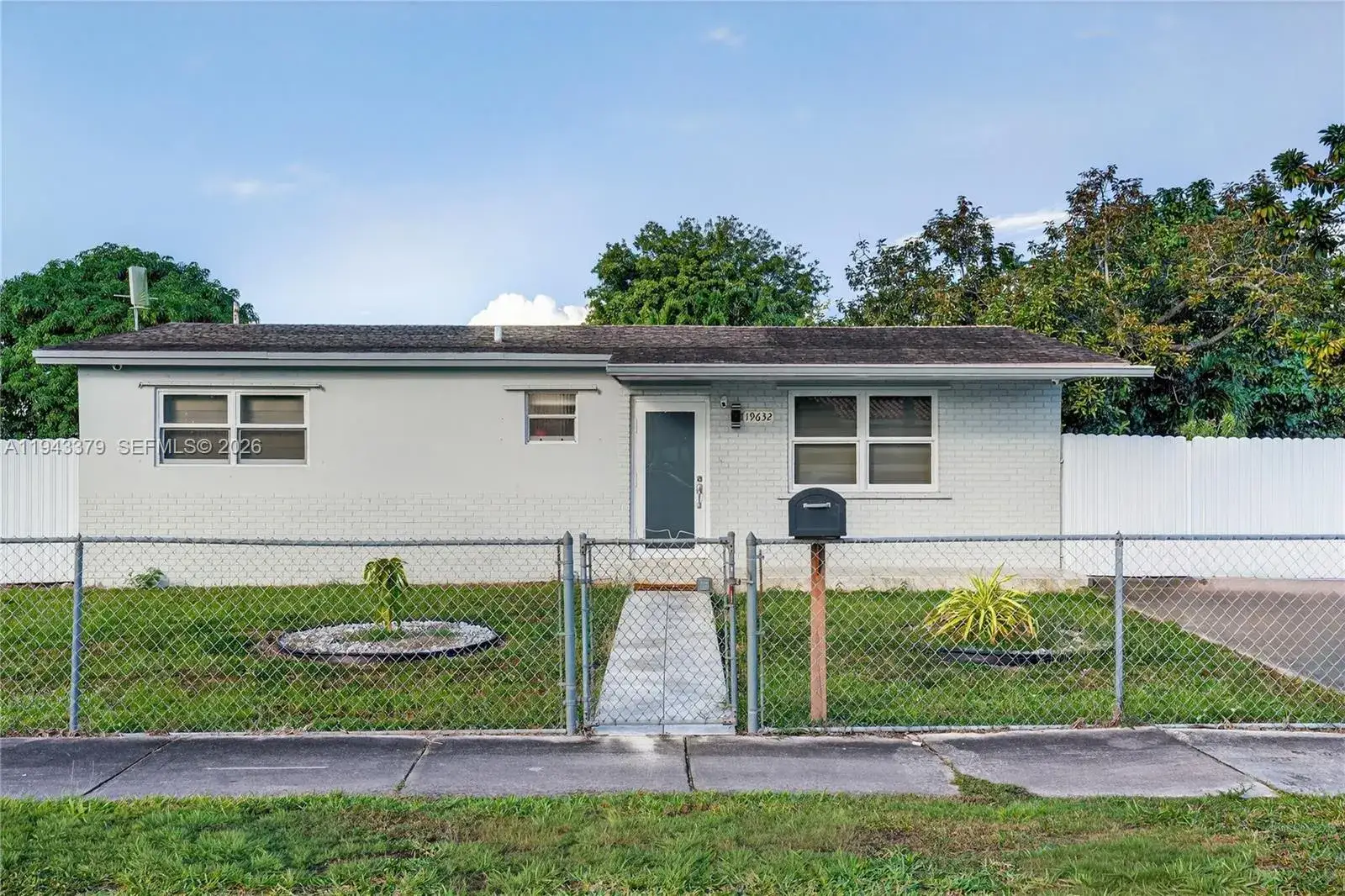 2 bedroom 2 bath Residential for sale at 19632 SW 120th Ave, Miami FL 33177