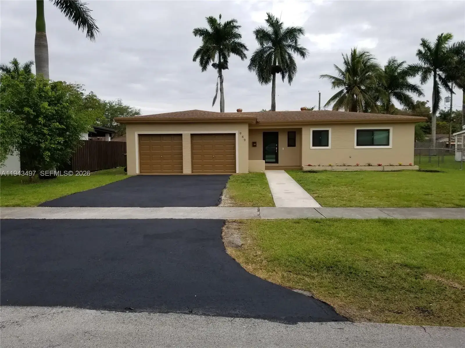 3 bedroom 2 bath Residential for sale at 949 NW 10th St, Homestead FL 33030