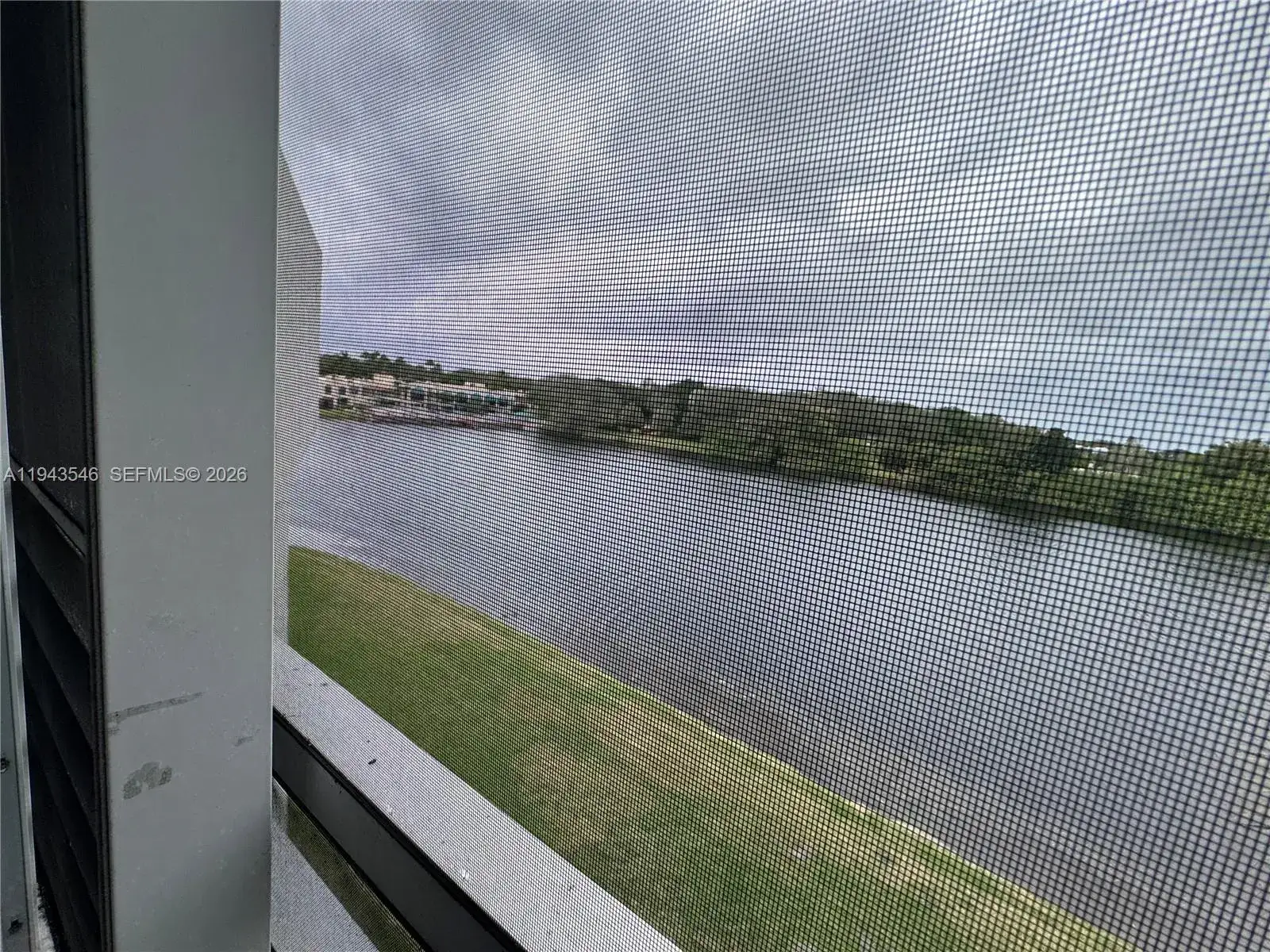 1 bedroom 1 bath Residential for sale at 9450 Poinciana Pl # 405, Davie FL 33324