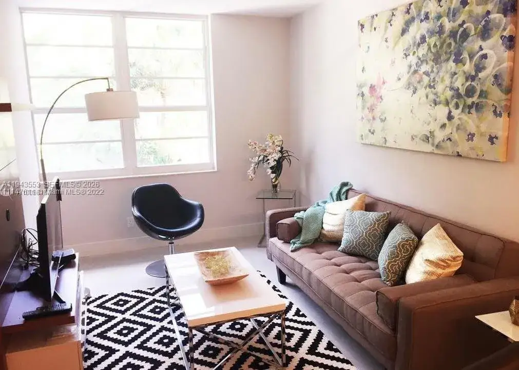 1 bedroom 1 bath Residential for sale at 100 Lincoln Rd # 426, Miami Beach FL 33139