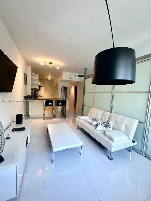 1 bedroom 1 bath Residential for sale at 100 Lincoln Rd # 526, Miami Beach FL 33139