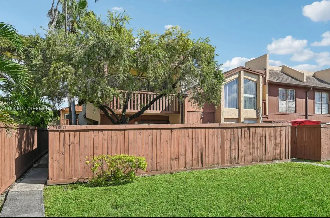 2 bedroom 2 bath Residential for sale at 7024 SW 114th Pl # B52, Miami FL 33173