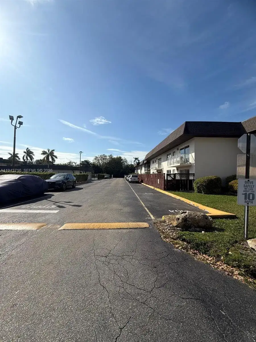 3 bedroom 2 bath Residential for sale at 8601 SW 94th St # 125W, Miami FL 33156