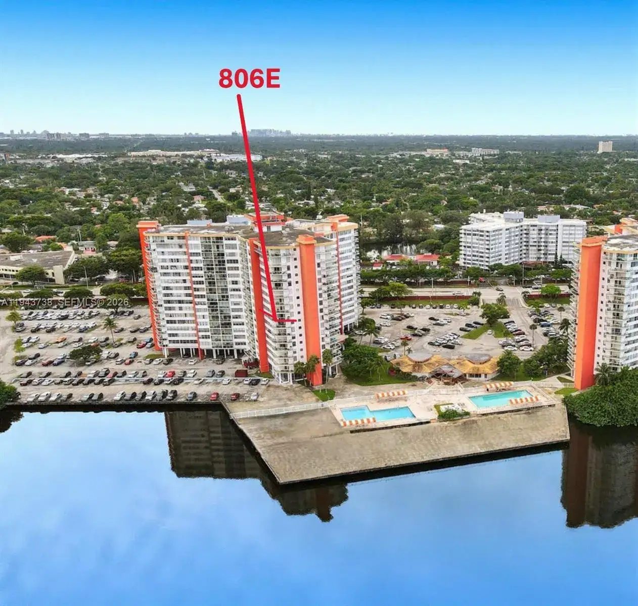 2 bedroom 2 bath Residential for sale at 1351 NE Miami Gardens Dr # 806E, Miami FL 33179