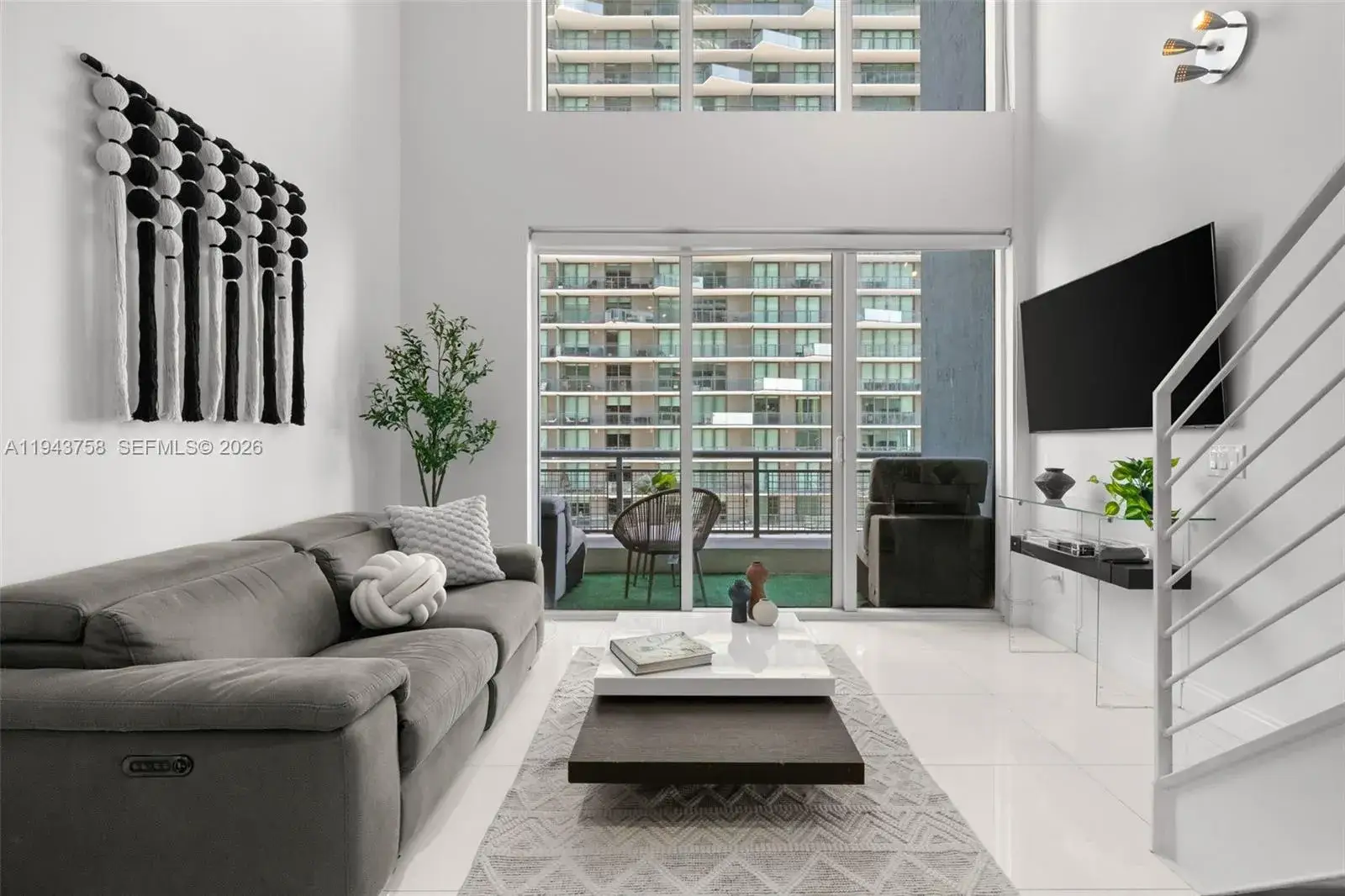 1 bedroom 1 bath Residential Lease for rent at 60 SW 13th St # 2812, Miami FL 33130