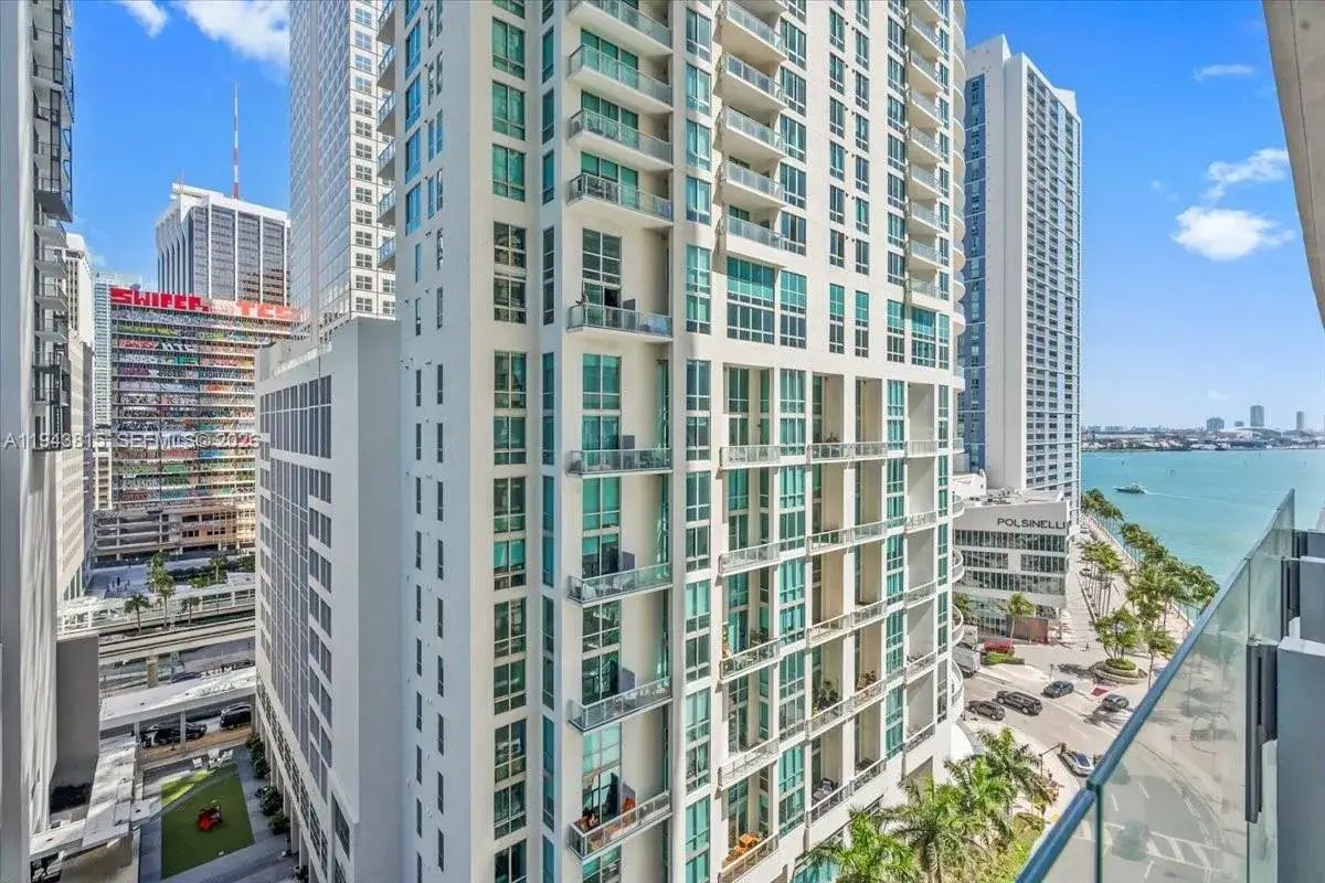 1 bedroom 1 bath Residential for sale at 300 Biscayne Blvd Way # 1106, Miami FL 33131