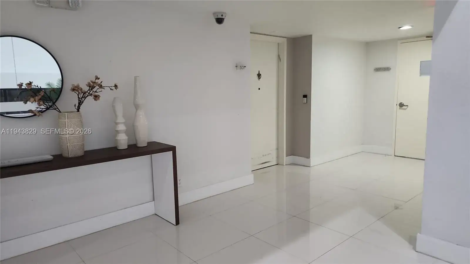 2 bedroom 2 bath Residential Lease for rent at 200 Lakeview Dr # 307, Weston FL 33326