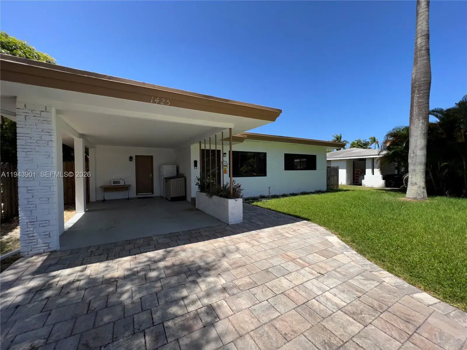2 bedroom 1 bath Residential for sale at 1425 Grant St, Hollywood FL 33020
