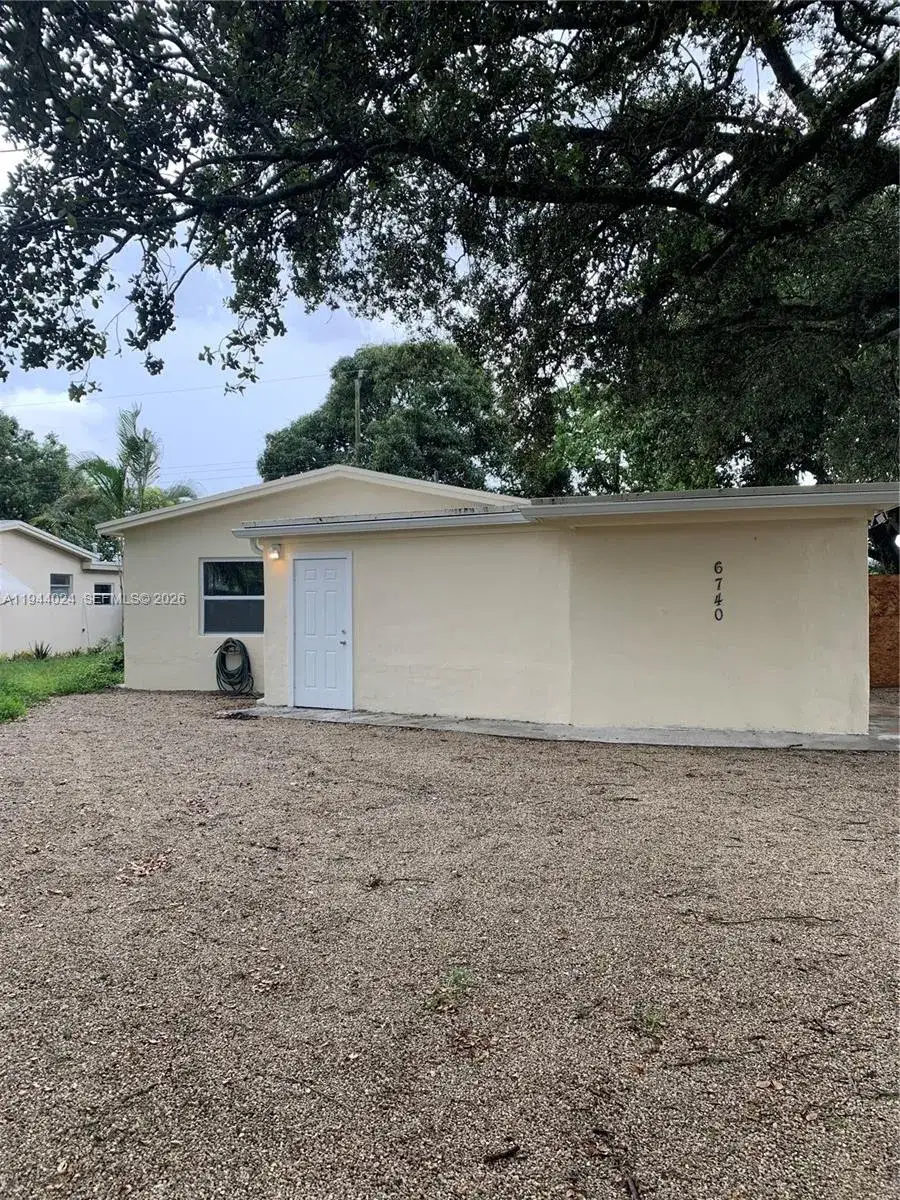 3 bedroom 2 bath Residential Lease for rent at 6740 Park St # 1, Hollywood FL 33024
