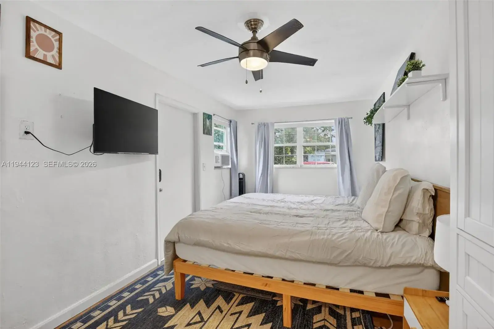 1 bedroom 1 bath Residential Lease for rent at 6238 Hayes St # 1, Hollywood FL 33024