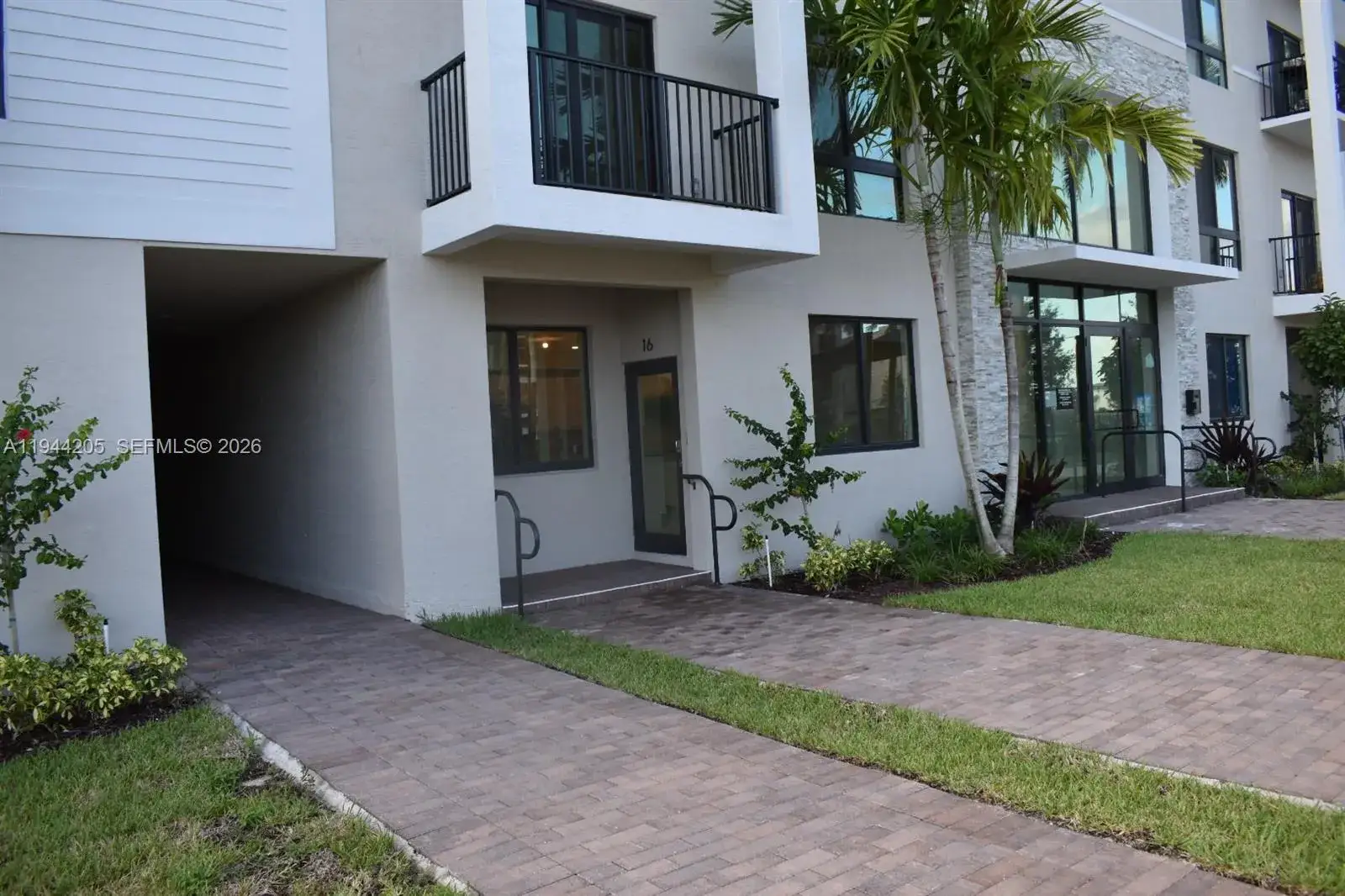2 bedroom 2 bath Residential for sale at 4640 NW 84th Ave # 16, Doral FL 33166