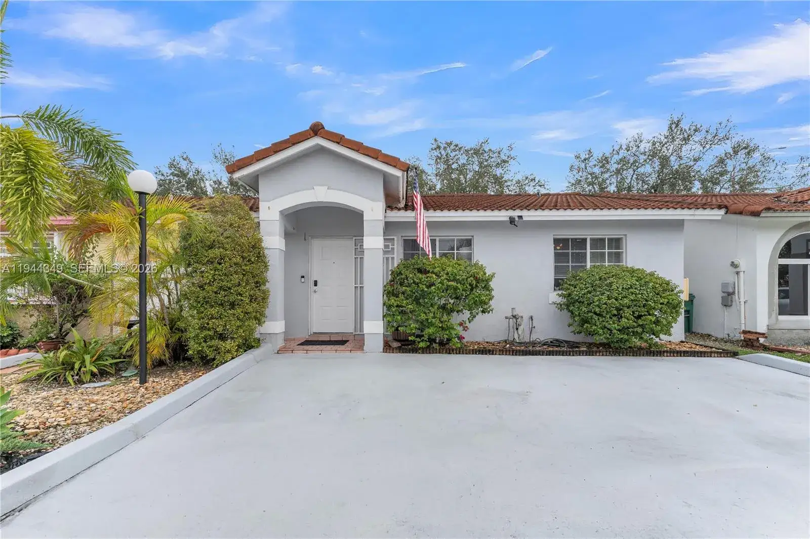 3 bedroom 2 bath Residential for sale at 8255 NW 186th St # 1002, Hialeah FL 33015
