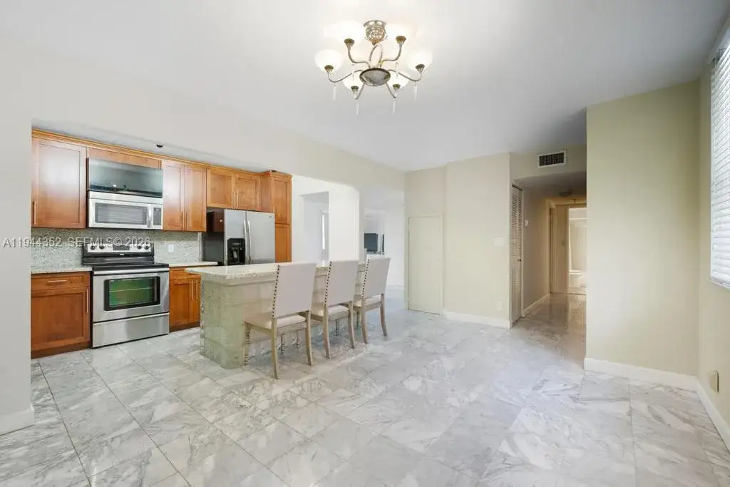3 bedroom 2 bath Residential for sale at 3350 NE 192nd St # B, Aventura FL 33180
