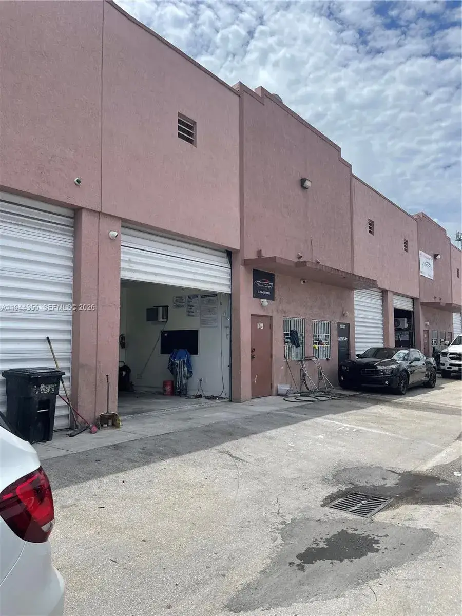 Commercial Sale for sale at 16723 SW 117th Ave # 6F, Miami FL 33177