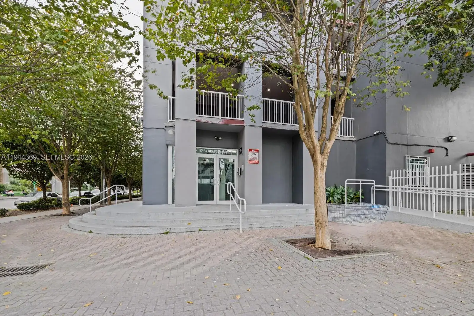 1 bedroom 1 bath Residential for sale at 104 SW 9th St # 1207, Miami FL 33130