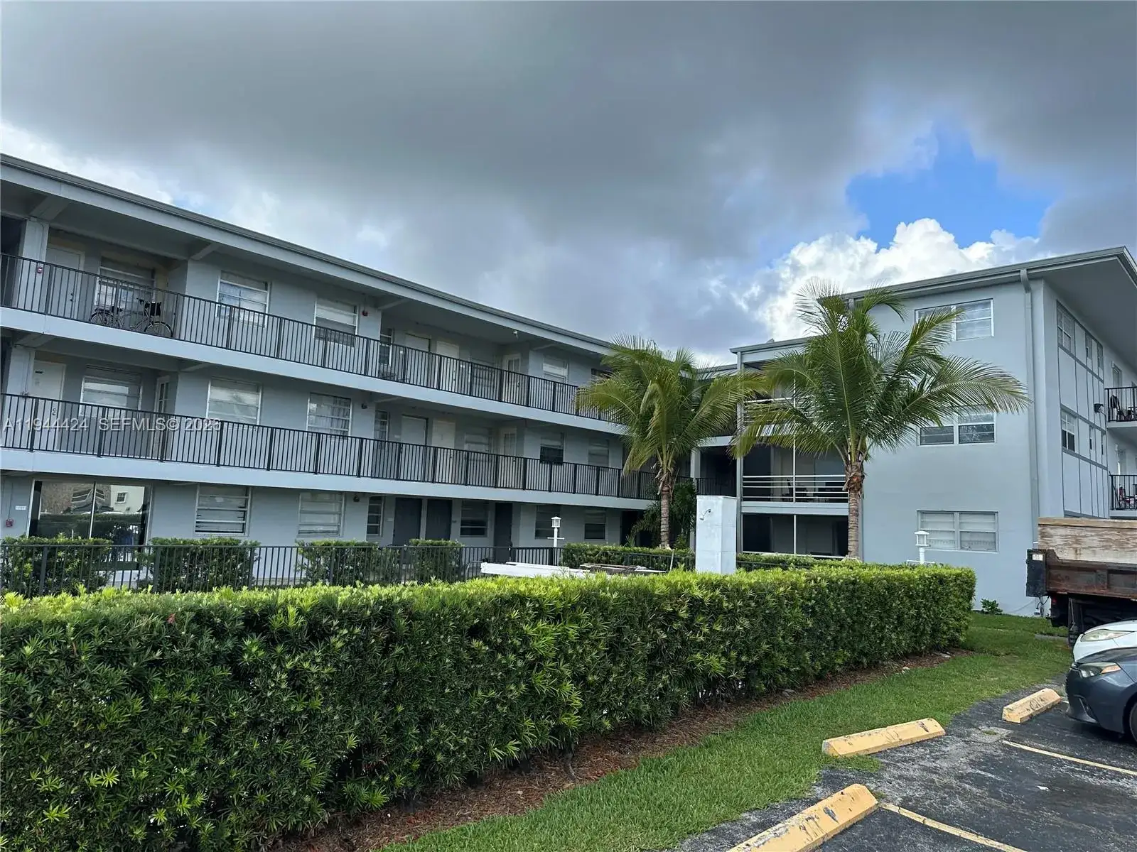 1 bedroom 1 bath Residential Lease for rent at 1100 NE 1st Ct # 112, Hallandale Beach FL 33009