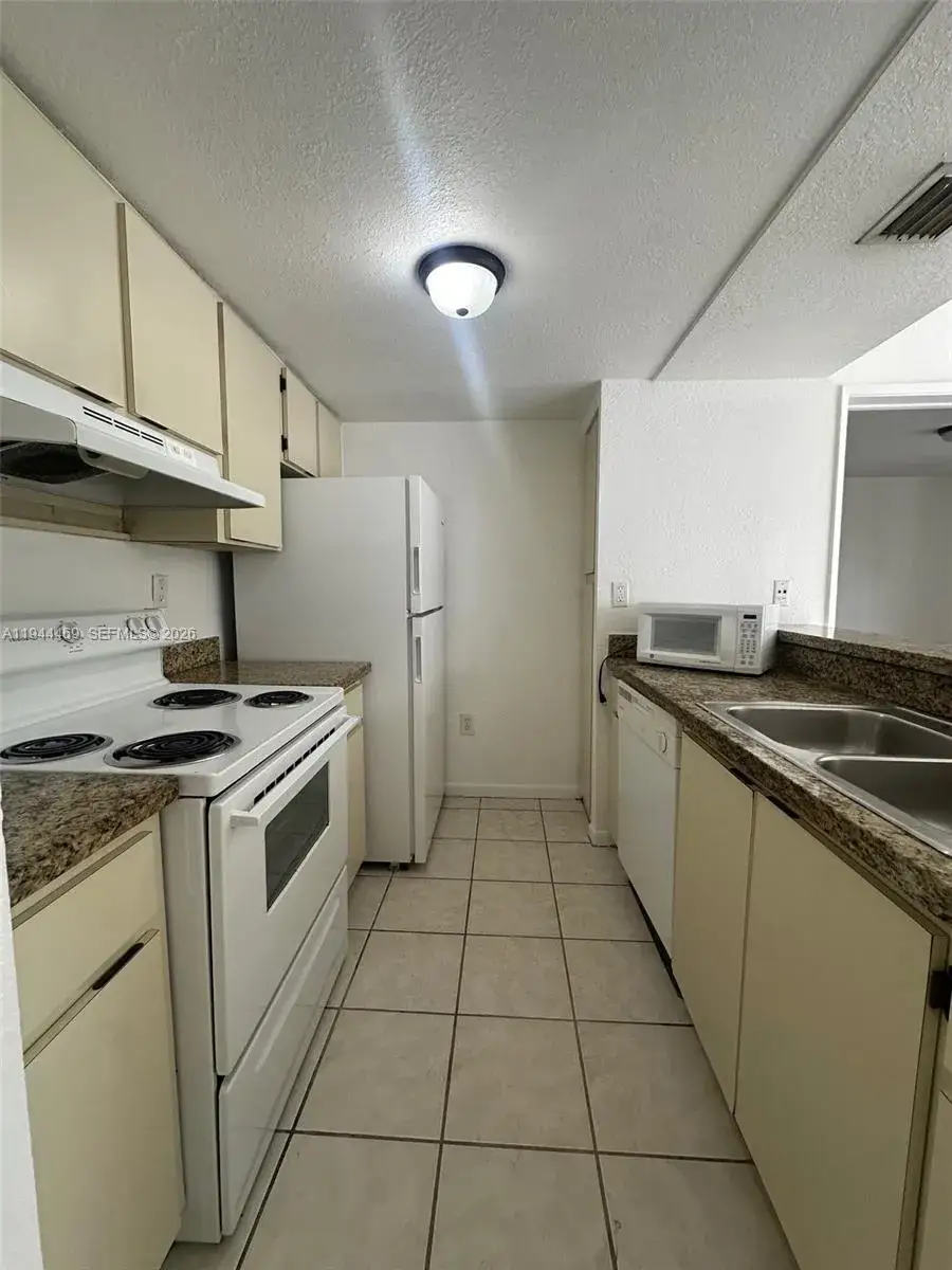 2 bedroom 2 bath Residential for sale at 7125 NW 186th St # B208, Hialeah FL 33015