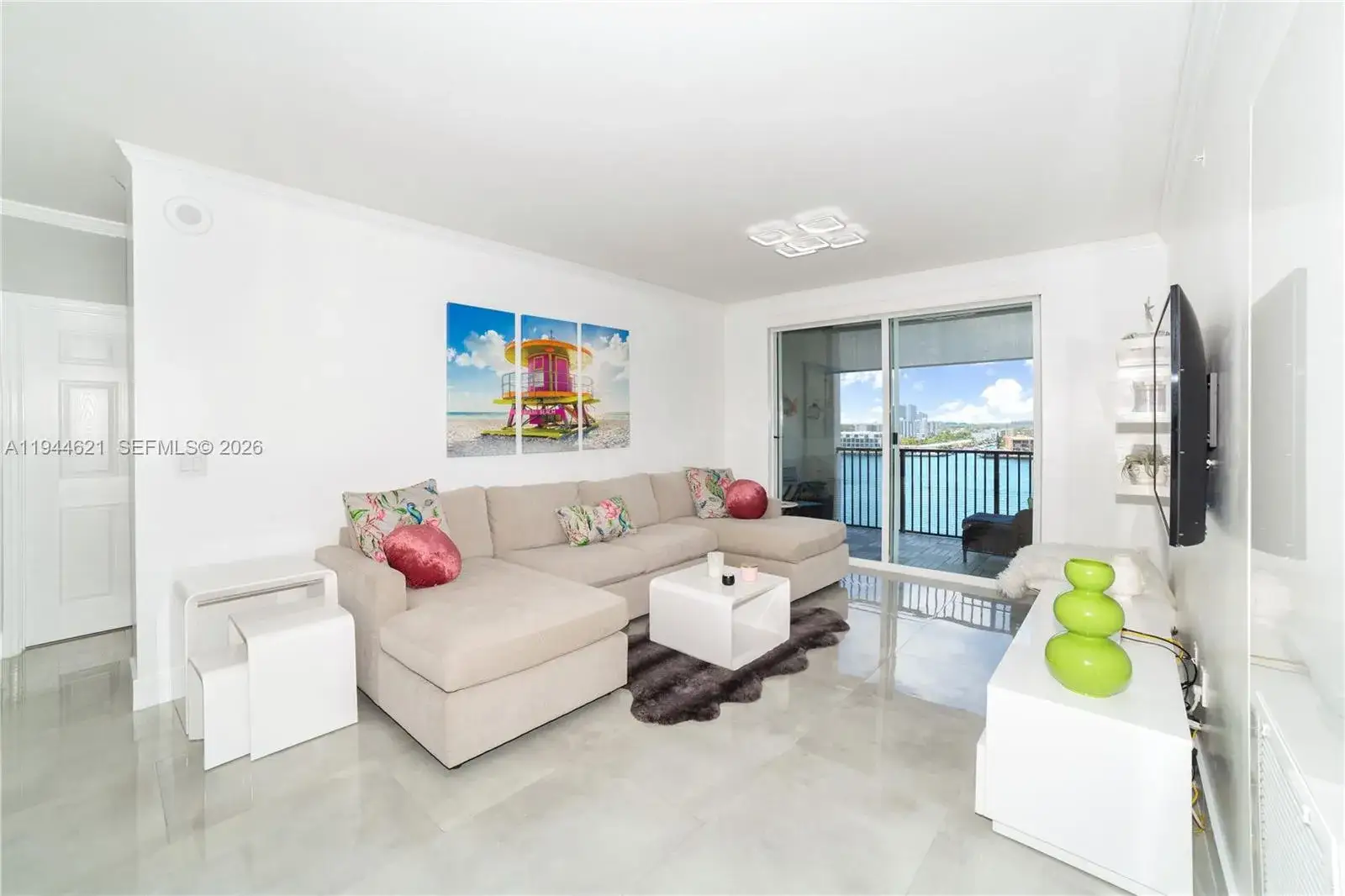 2 bedroom 2 bath Residential for sale at 17150 N Bay # 2905, Sunny Isles Beach FL 33160