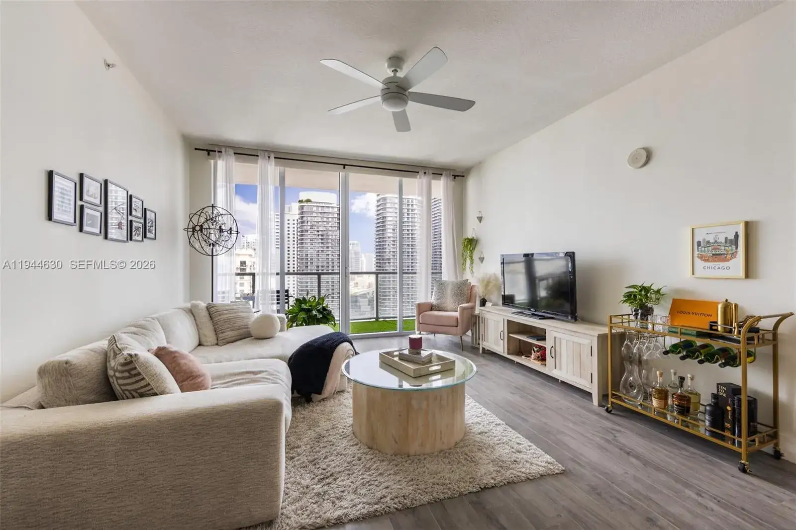 2 bedroom 2 bath Residential for sale at 1111 SW 1st Ave, Miami FL 33130