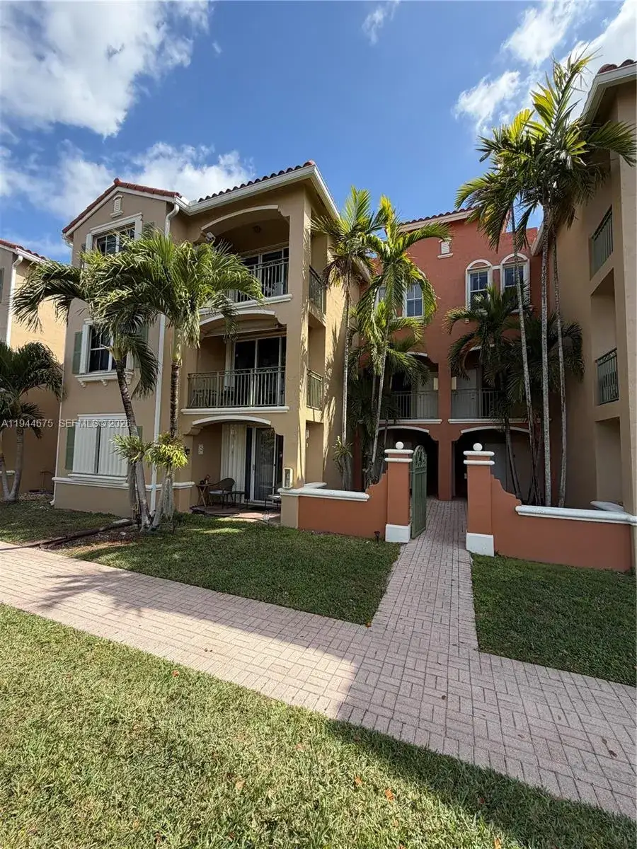 2 bedroom 2 bath Residential for sale at 6440 NW 114th Ave # 437, Doral FL 33178