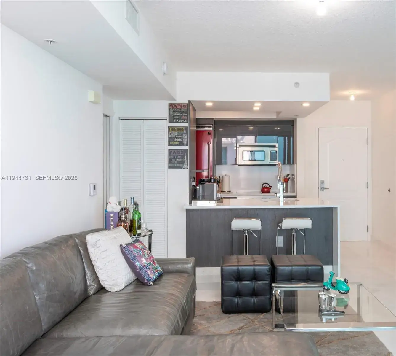 1 bedroom 1 bath Residential for sale at 110 Washington Ave # 1722, Miami Beach FL 33139