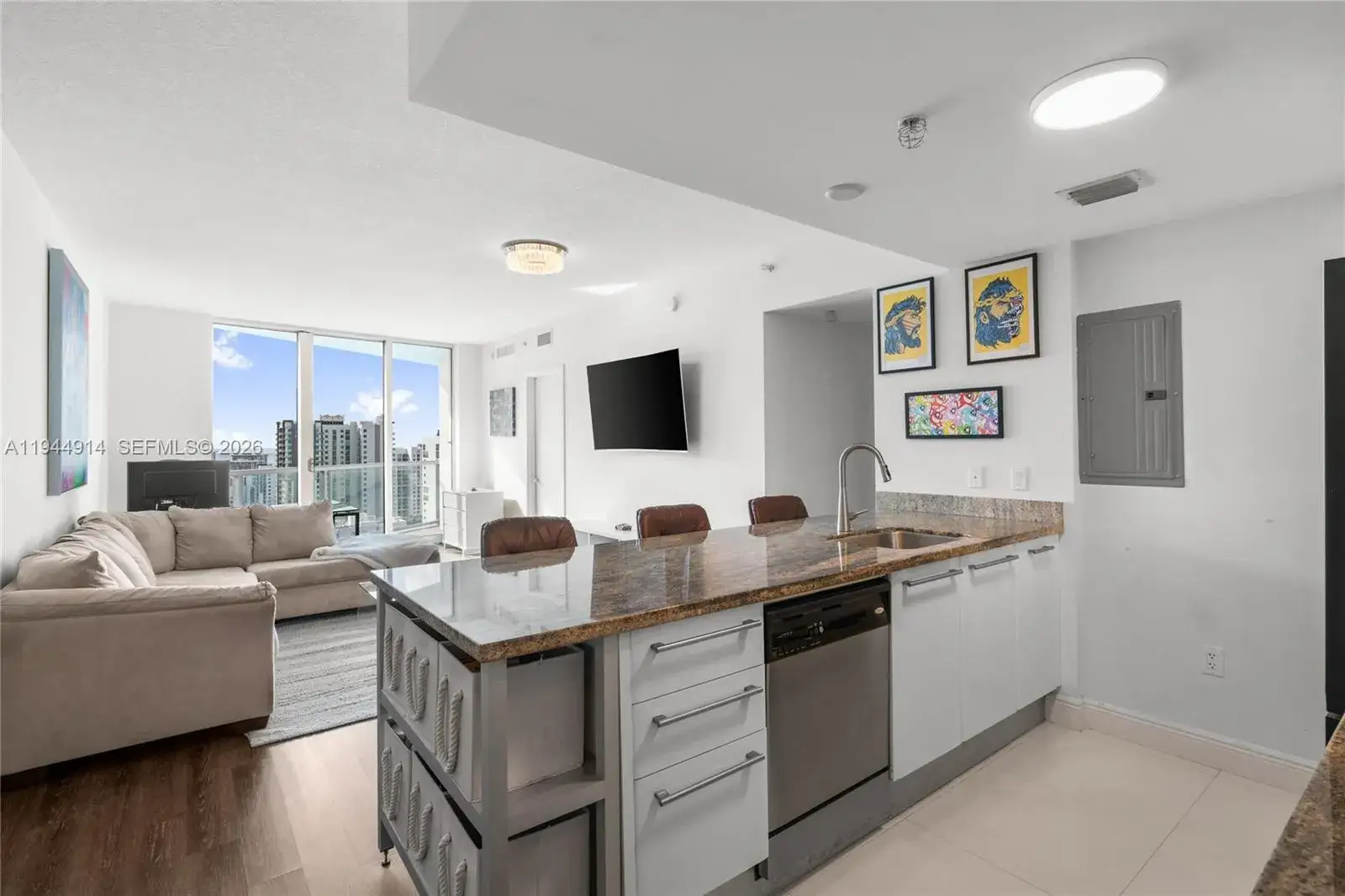 2 bedroom 2 bath Residential for sale at 185 SW 7th St # 2702, Miami FL 33130