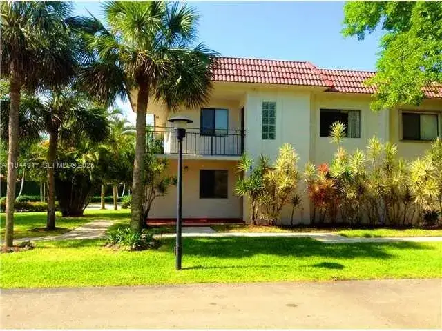 2 bedroom 2 bath Residential Lease for rent at 16168 Laurel Dr # 201, Weston FL 33326