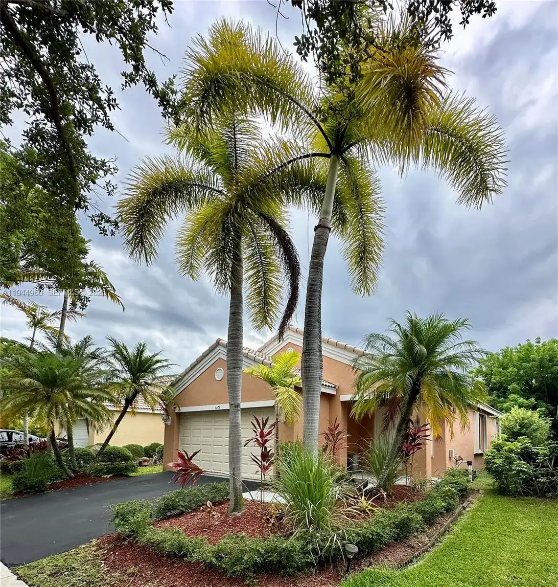 3 bedroom 2 bath Residential Lease for rent at 4279 Greenbriar Ln # 0, Weston FL 33331