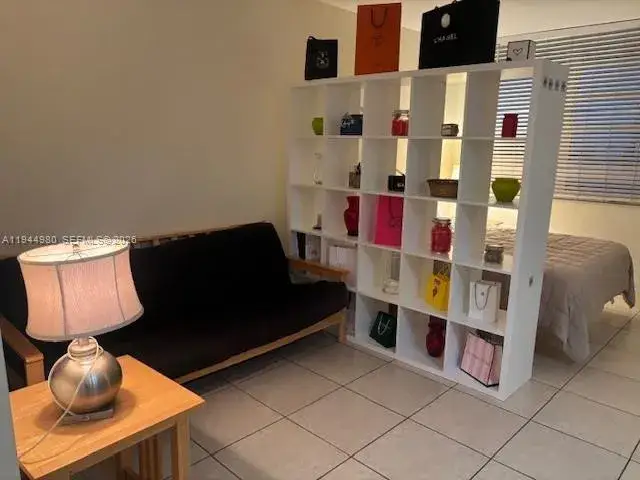 1 bath Residential for sale at 100 Lincoln Rd # 512, Miami Beach FL 33139