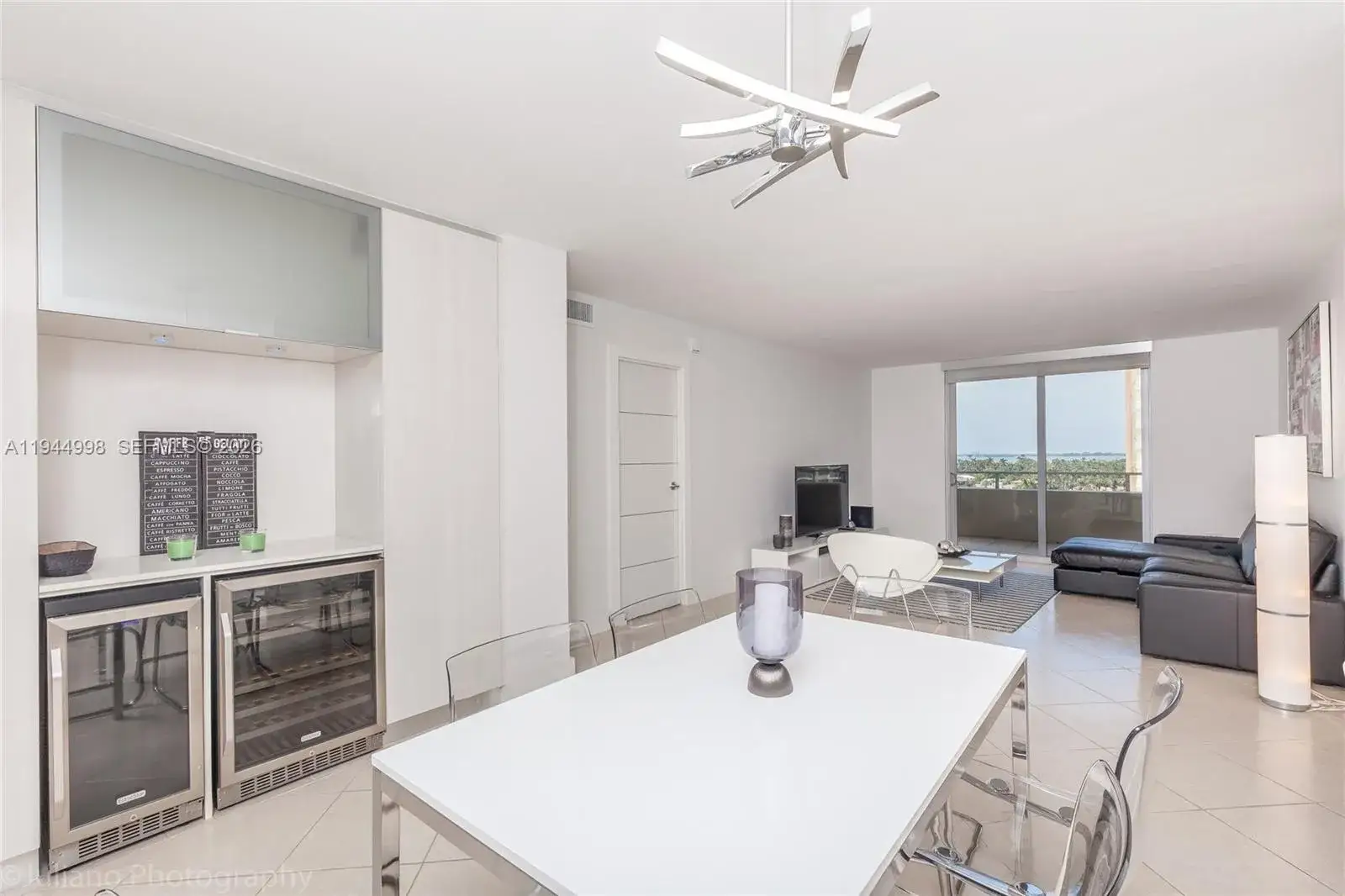 2 bedroom 2 bath Residential for sale at 5555 Collins Ave # 9U, Miami Beach FL 33140