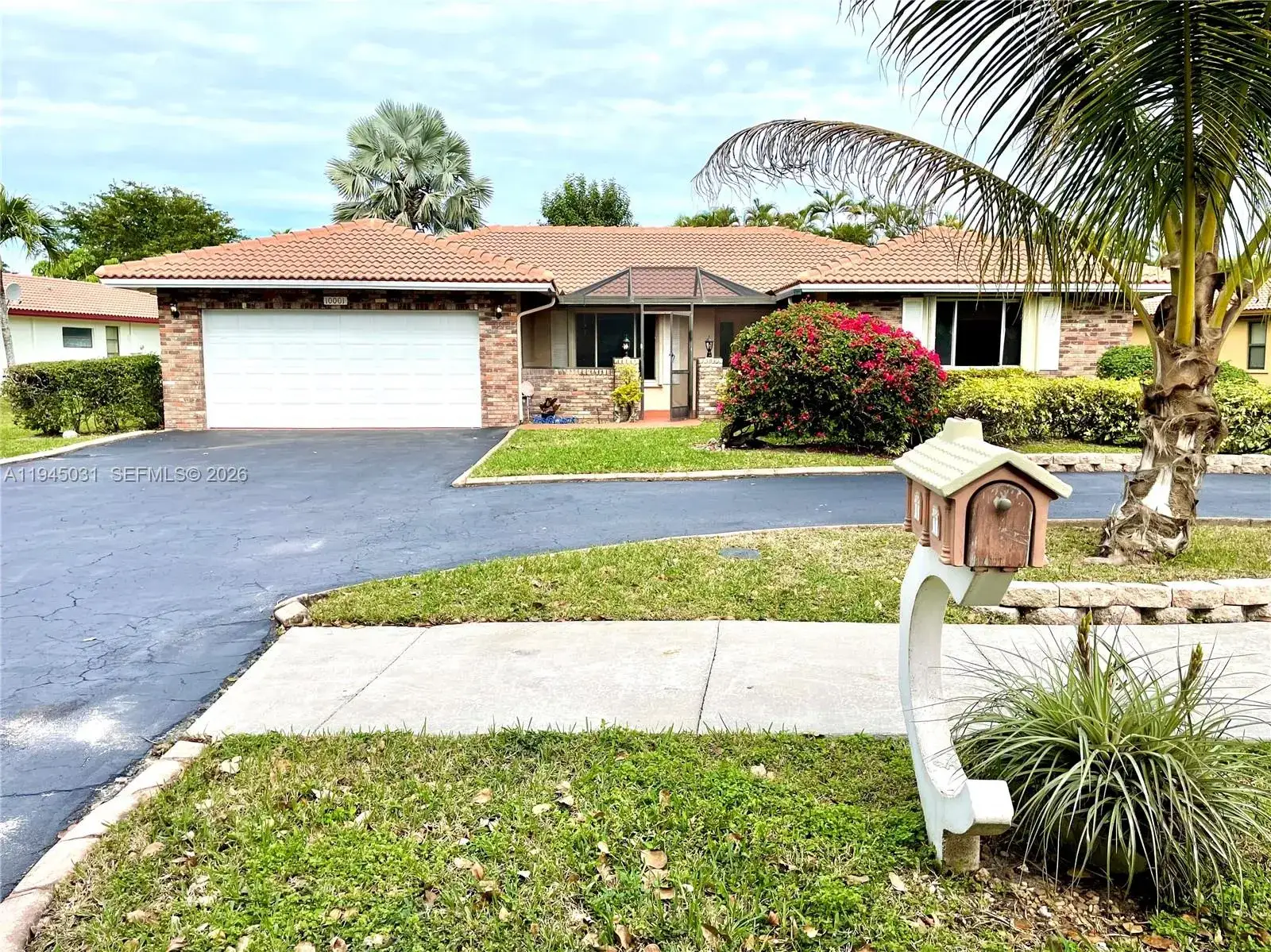 3 bedroom 2 bath Residential Lease for rent at 10001 NW 11th Mnr, Coral Springs FL 33071