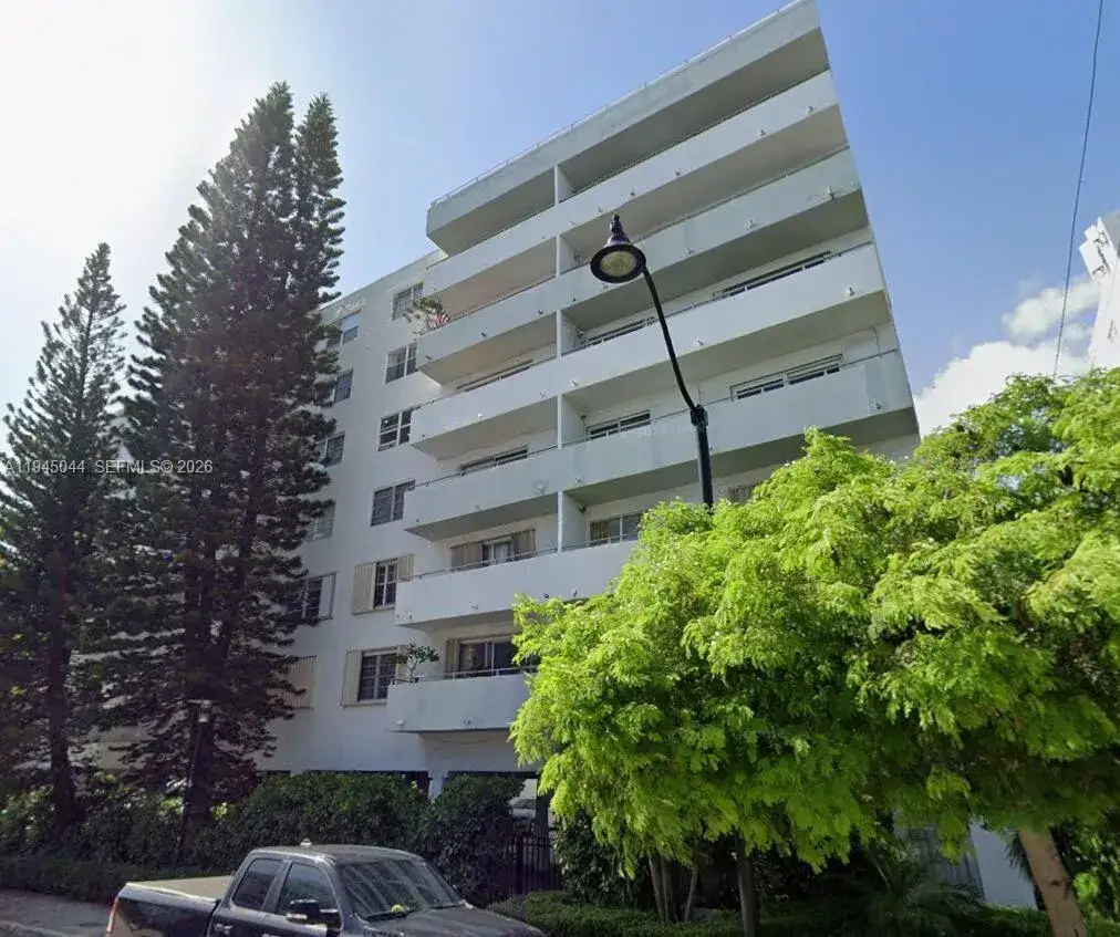 1 bedroom 1 bath Residential for sale at 1200 14th St # 5E, Miami Beach FL 33139