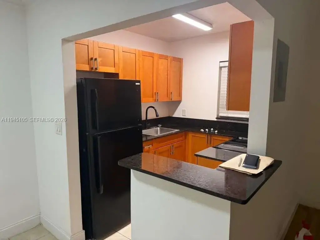 1 bedroom 1 bath Residential Lease for rent at 2008 Jackson St # D4, Hollywood FL 33020